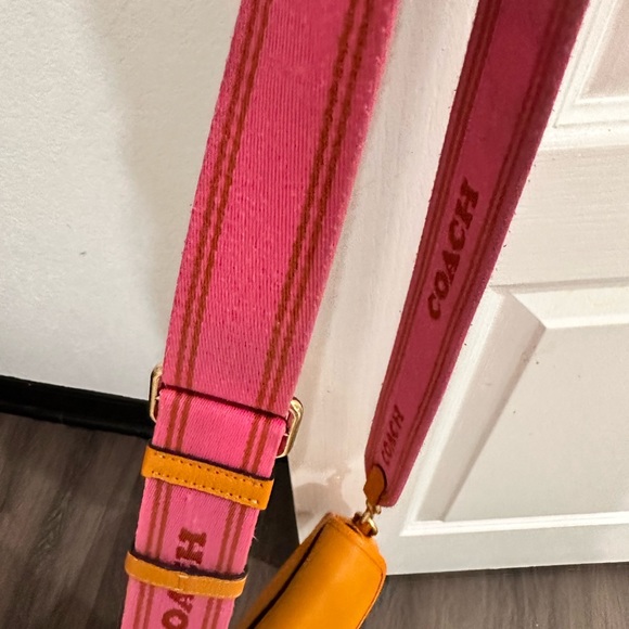 Coach cross body bag - Picture 2 of 5
